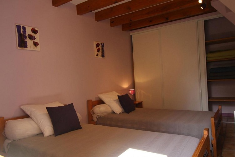 photo1