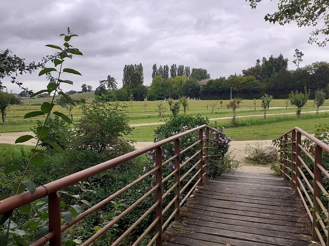 Plan d'eau floral de Fourcès