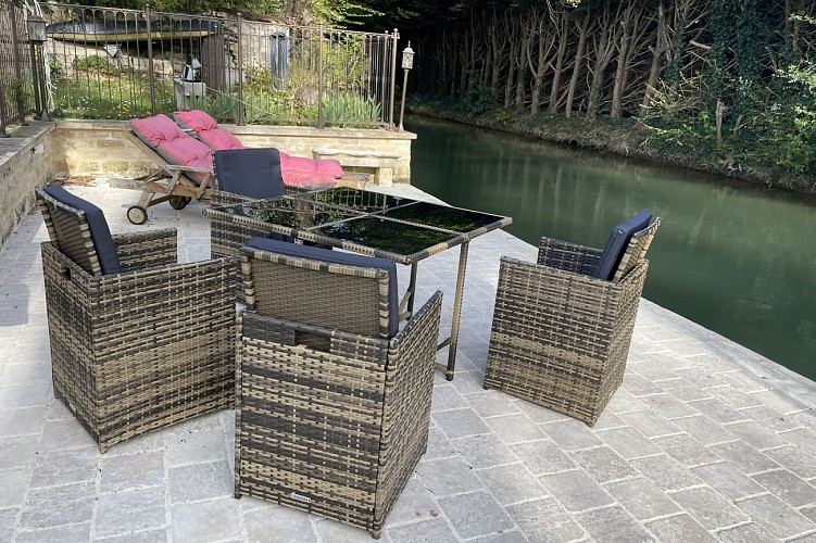 La terrasse au bord de l'eau