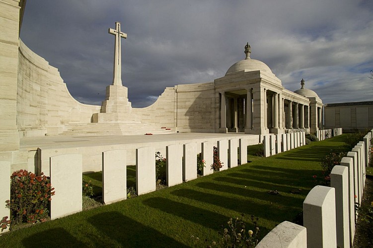 Dud Corner Cemetery and Loos Memorial