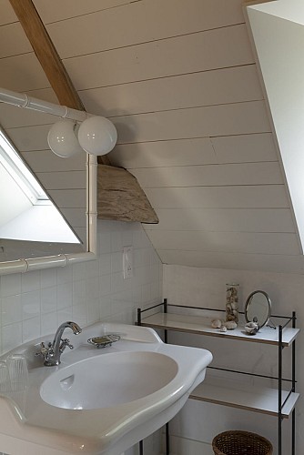 Chambres et table d'hôtes le Vaux Jouin_Marçon_Salle de bain chambre jaune