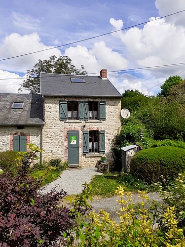 La Vieille Maison Gîte de Reillat - vue extérieure