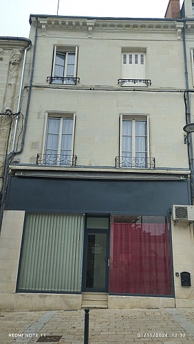 IMMEUBLE situé 24 PLACE DUPLEIX 86100 CHÂTELLERAULT