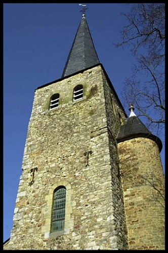 Eglise Sainte Walburge : La tour carré