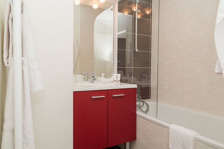 Odalys Le Clos Saint Michel - Salle de bains - Chinon, Val de Loire, France