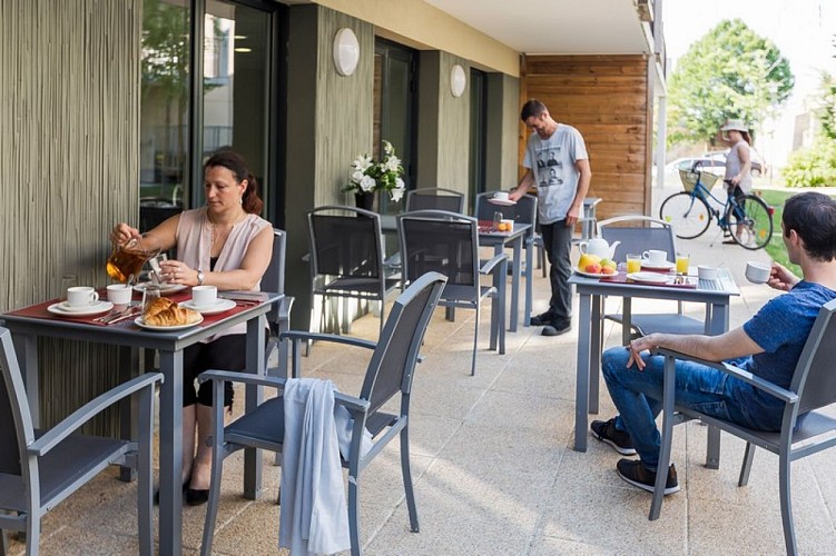 Odalys Le Clos Saint Michel - Petit déjeuner - Chinon, Val de Loire, France