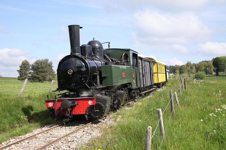 Voyage en Chemin de Fer Historique - Train Touristique Velay Express