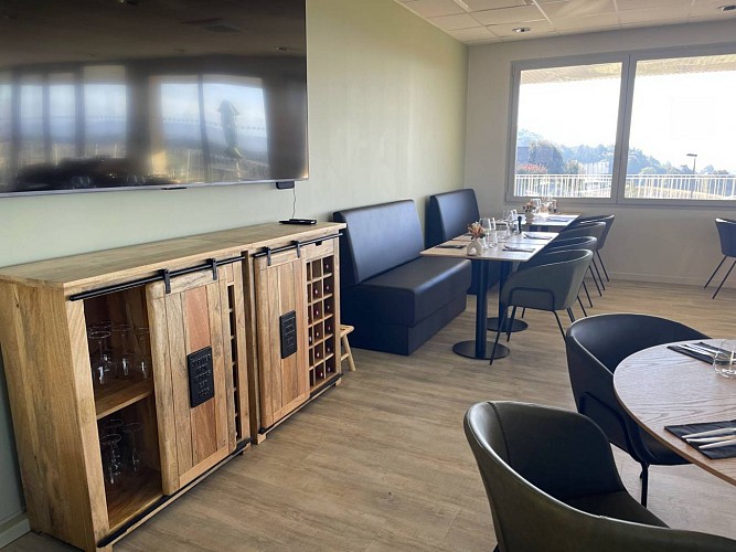 Le Panoramique des Pyrénées - Salle de restaurant1