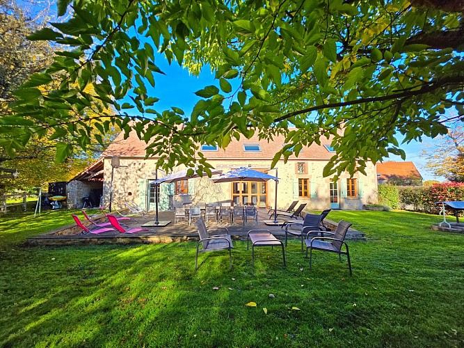 gite-la-tribu-du-dadet-terrasse-jardin-5