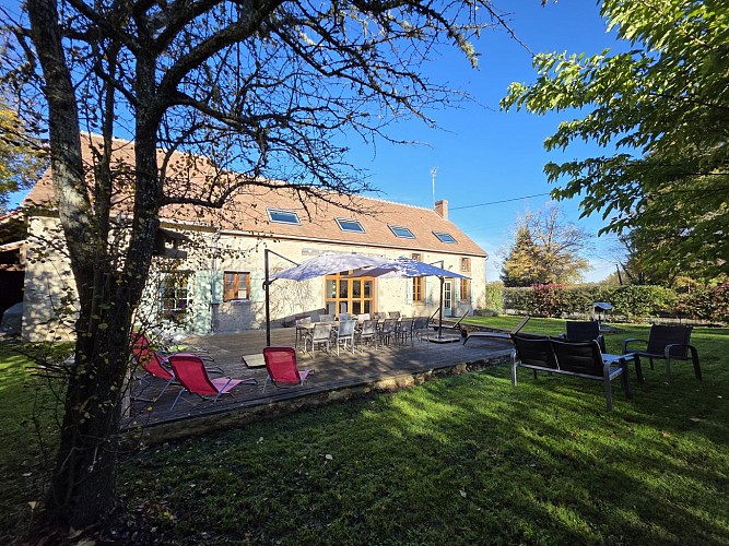 gite-la-tribu-du-dadet-terrasse-jardin-1