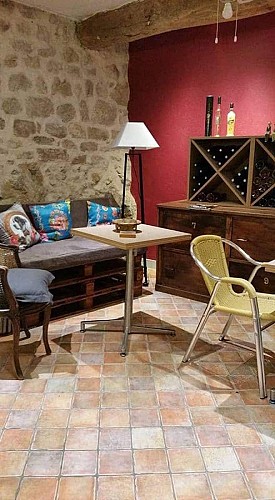 D'ici et d'ailleurs" wine bar