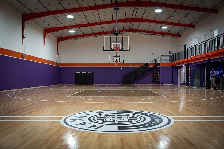 Hangar 21
