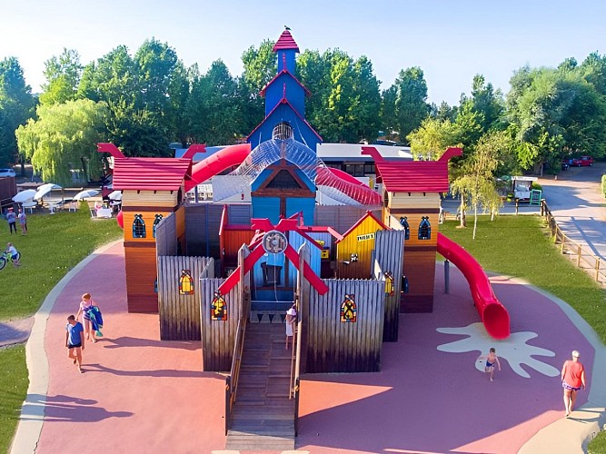 Camping Donjon de Lars - Courseulles - jeux exterieurs