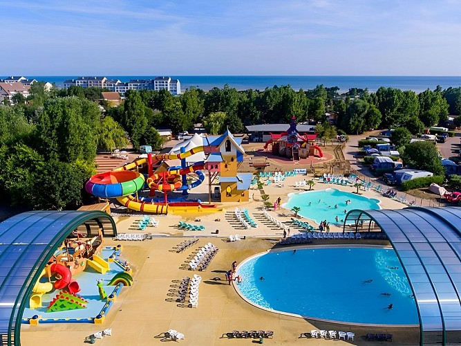 Camping Donjon de Lars- Courseulles- piscine et jeux exterieurs