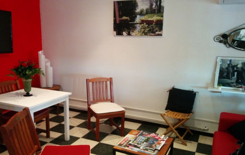 Hôtel Araur** à Agde - Salon télévision