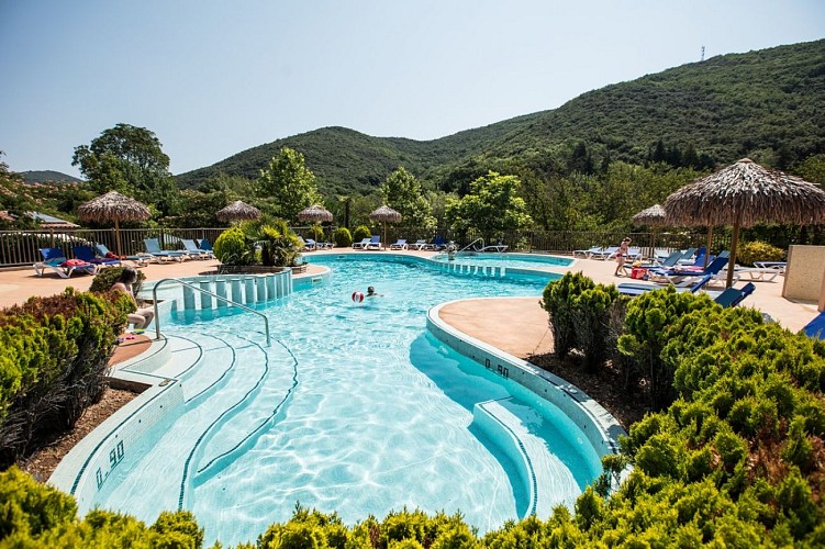 Piscine-chauffee-Les-cerisiers-du-Jaur-camping-Herault-3