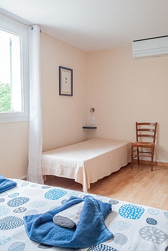 Chambre Bueges  lit individuel