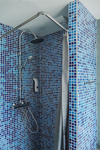 Chambre Bueges douche