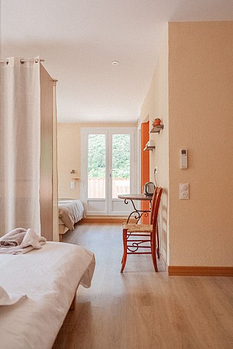 Chambre Seranne vue de l_entree