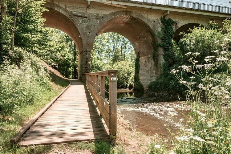 Le pont aux lanternes de la vallée de l'Aure.