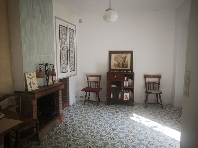 Salon St Pons, Une chambre au jardin.