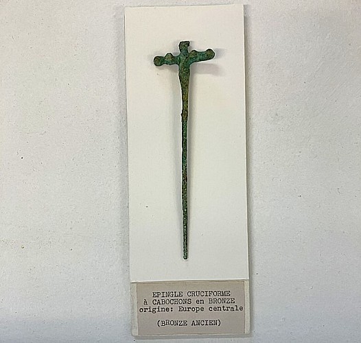 musee minerve_epingle cruciforme