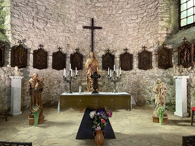 Intérieur de la chapelle_2