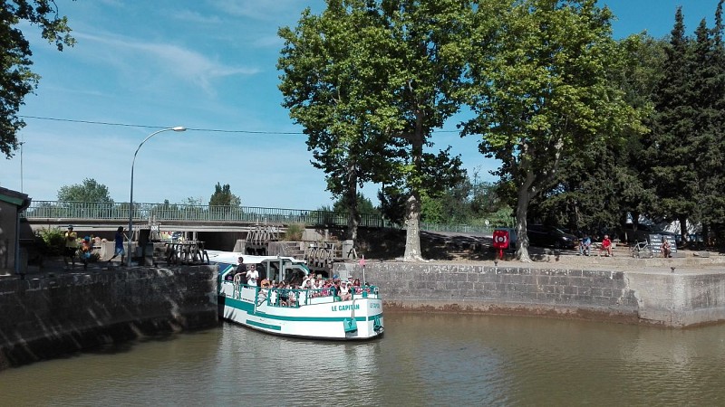 Les Bateaux du Soleil à Agde - Canal du Midi - Capitan écluse ronde Agde