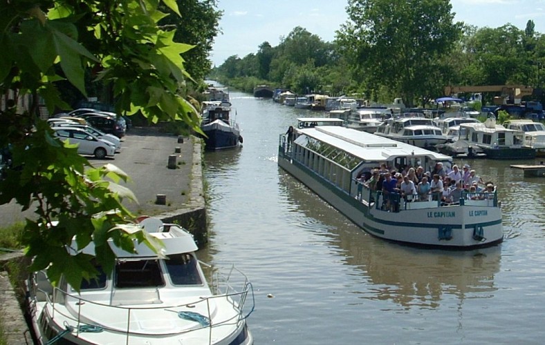 Les Bateaux du Soleil à Agde Croisières sur le Canal du Midi