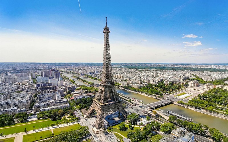 Eiffel Tower Dedicated Reserved Summit Access by Elevator