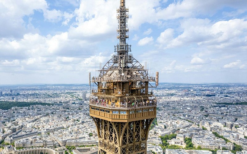 Eiffel Tower Dedicated Reserved Summit Access by Elevator