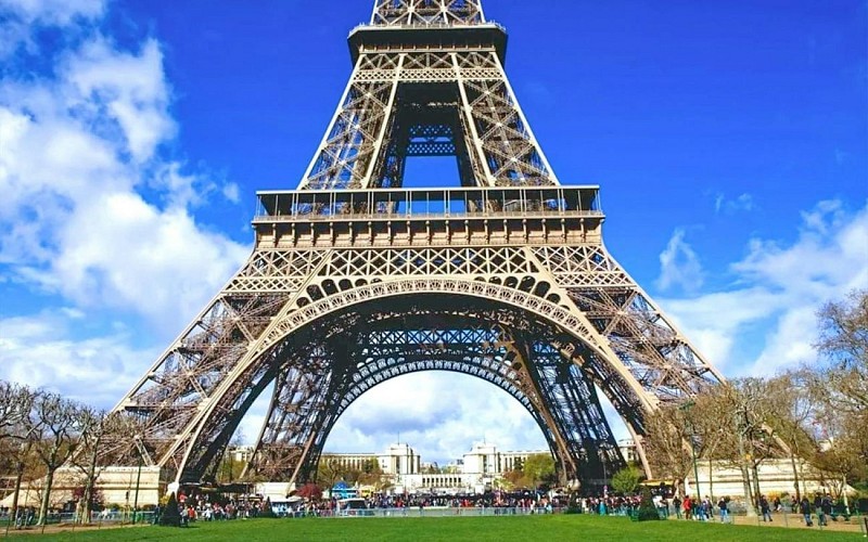Eiffel Tower Dedicated Reserved Summit Access by Elevator