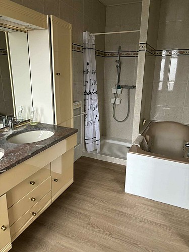 Salle de bain du bas