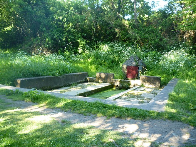La fontaine et le lavoir de Kermouzouët