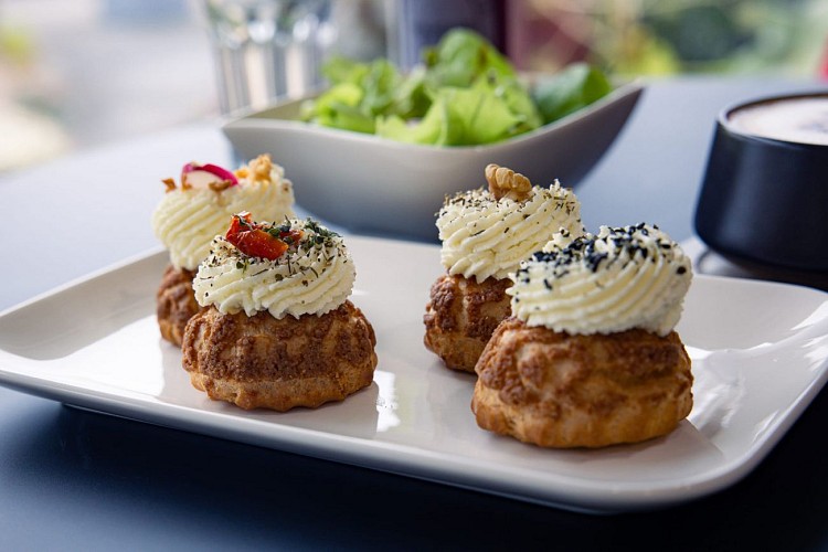 Présentation choux salés avec salade