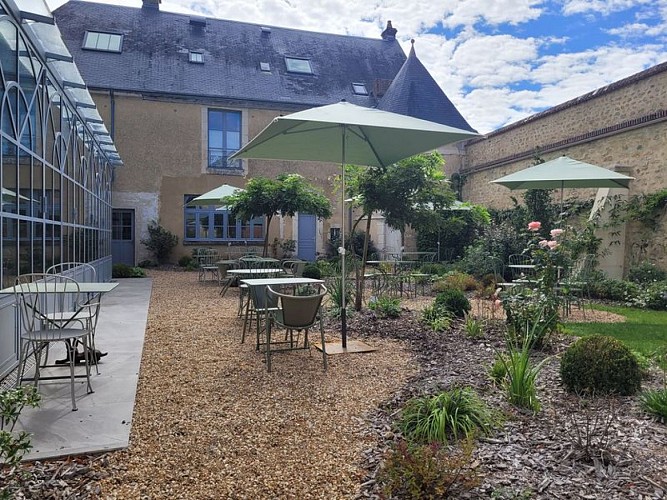 Hôtel-Les-Près-Saint-Hilaire-Le-Châtel