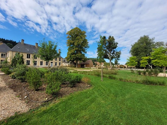 Hôtel-Les-Près-Saint-Hilaire-Le-Châtel