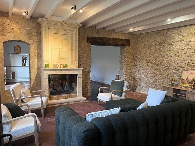 Domaine_des_Bruyères_Salon