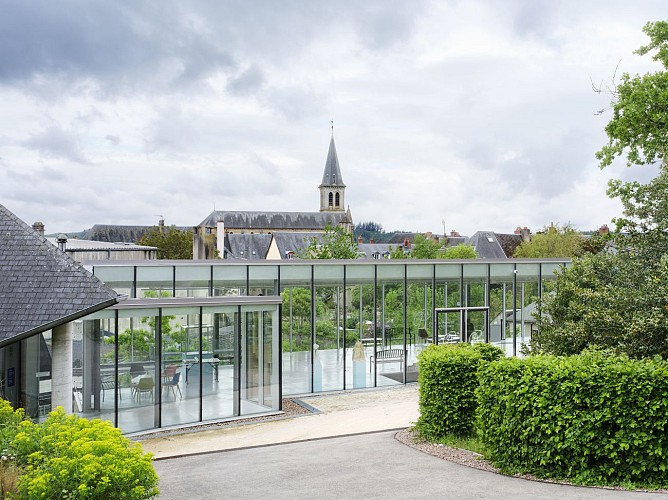 Jardin haut - vue pavillon