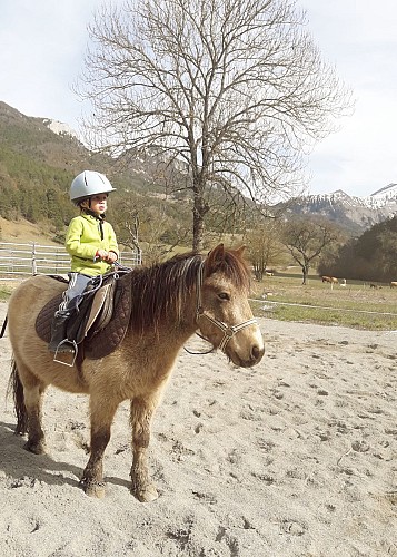 Balades à poney et randos, cours et itinérance à cheval avec le Ranch du Château