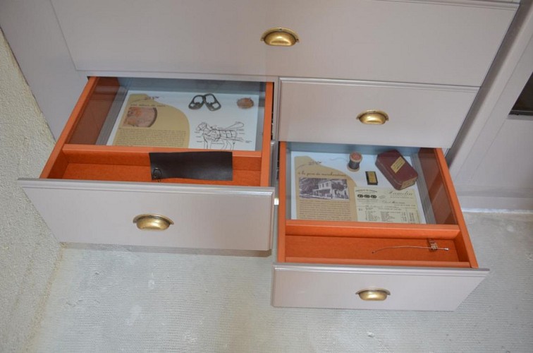 Saddlery workshop - Musée Vitrine