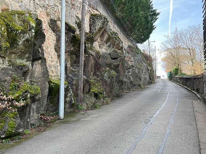 granite sur le chemin de Montmein