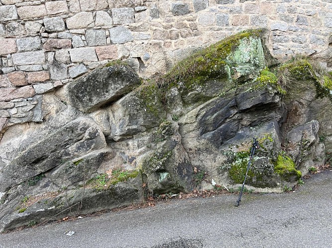 Granite sur le chemin de Montmein