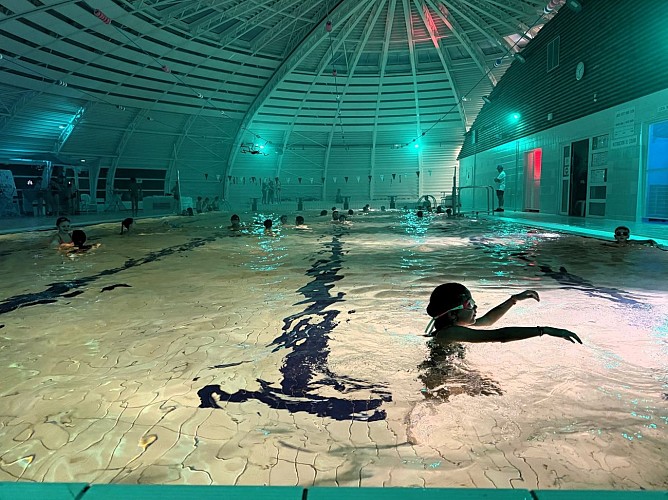 Piscine tournesol éclairage nocturne vert ©
