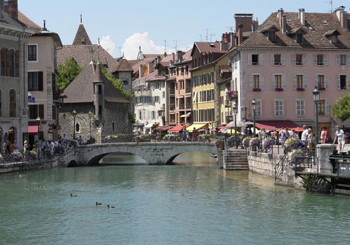 Geneva City Tour and Trip to Annecy – Cruise on Lake Geneva Optional