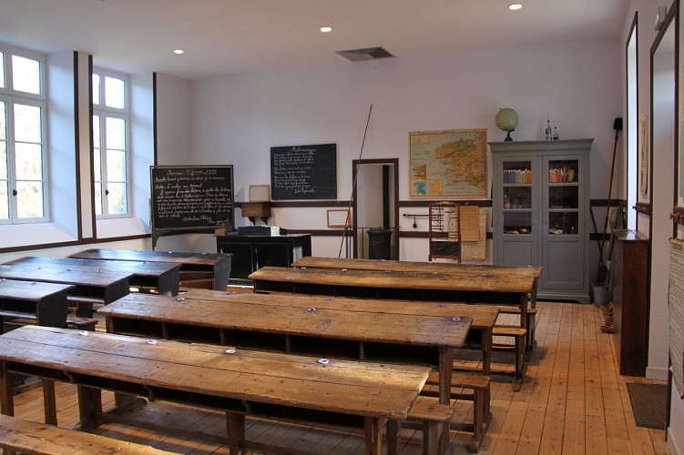 Musée école rurale -Photo classe 1910 par M.Grall- GUIDE 2018