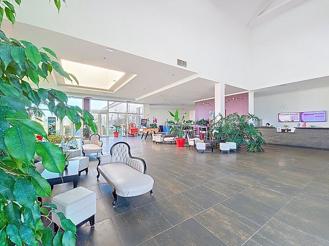 Domaine du Val d’Amboise – Résidence de vacances avec piscine près des châteaux de la Loire