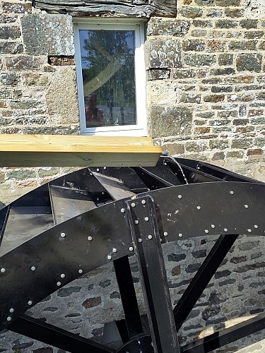 La roue du Moulin Hy