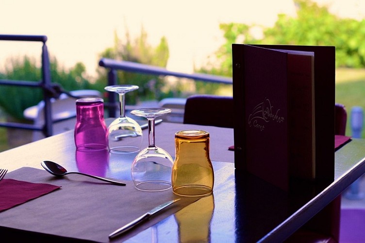 Table dressée, Hôtel restaurant La Corne d'Abondance, Bourgtheroulde © JC Delisle