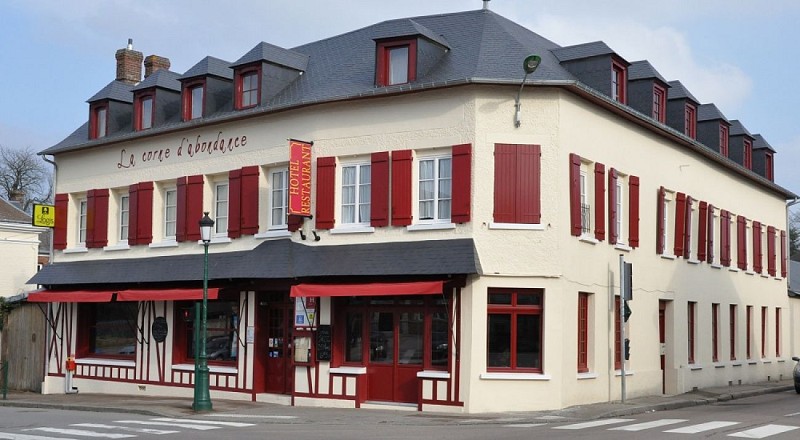Facade de l'hôtel restaurant La Corne d'Abondance, Bourgtheroulde © JC Delisle